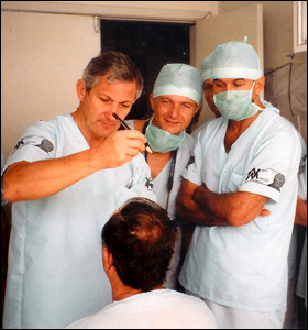 Photographie d’archive du parcours médical du Dr Gérard Boutboul